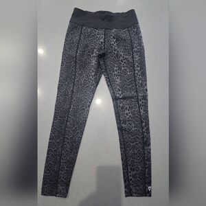NWOT Betsey Johnson Black and White Performance Leggings